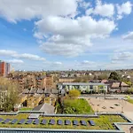 Magnificent New Cross 2Br Penthouse With Balcony And Views