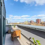 Magnificent New Cross 2Br Penthouse With Balcony And Views