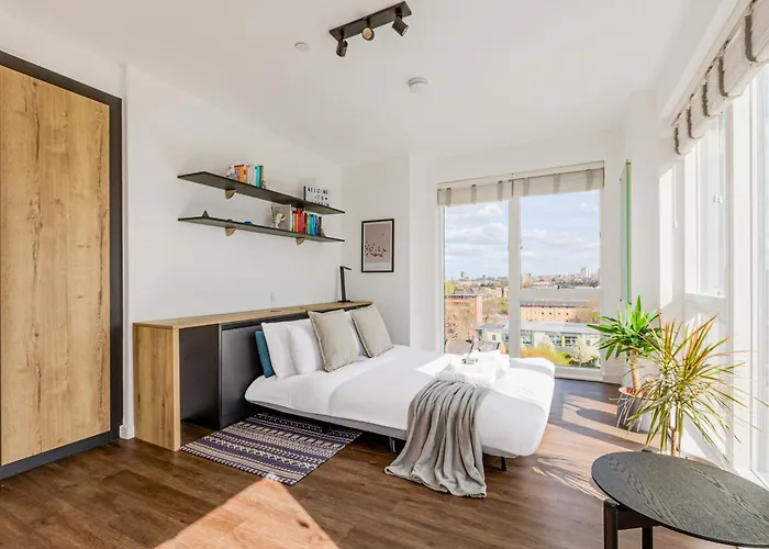 Magnificent New Cross 2Br Penthouse With Balcony And Views