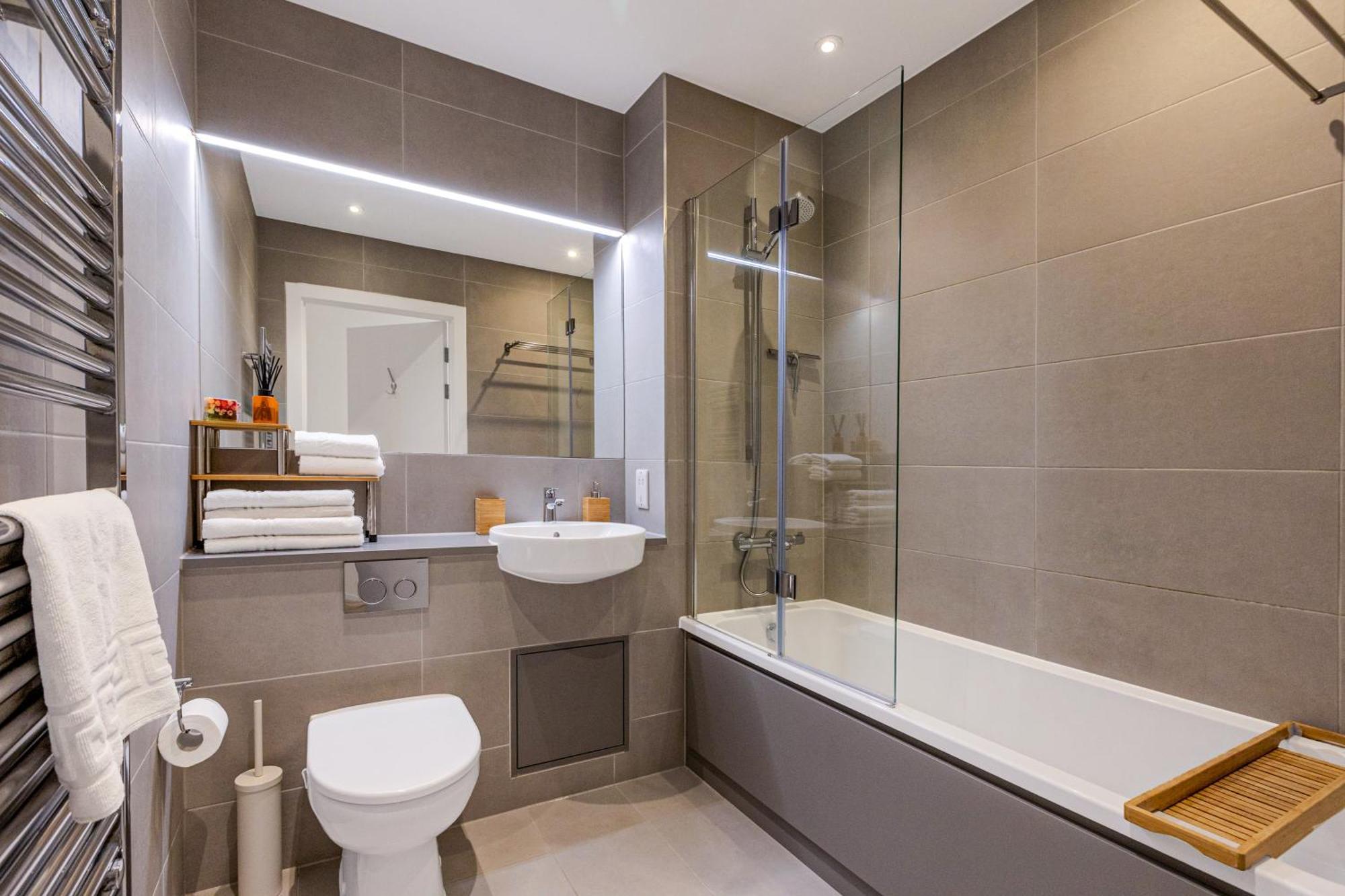 Magnificent New Cross 2br Penthouse With Balcony And Views Appartamento