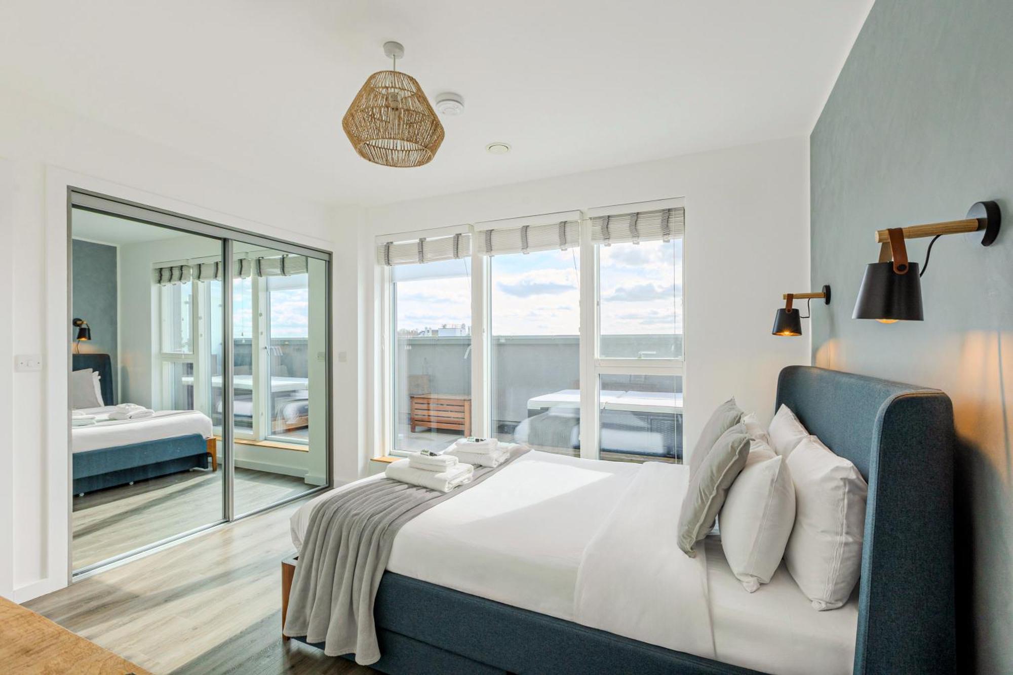 Magnificent New Cross 2br Penthouse With Balcony And Views *