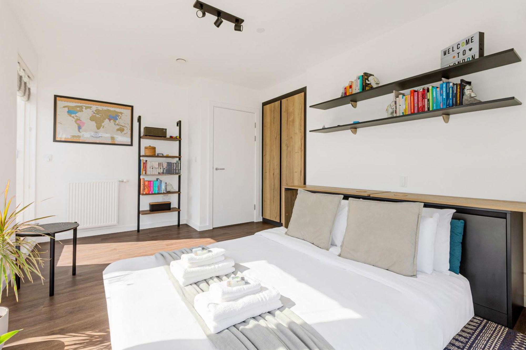 Magnificent New Cross 2br Penthouse With Balcony And Views Londra