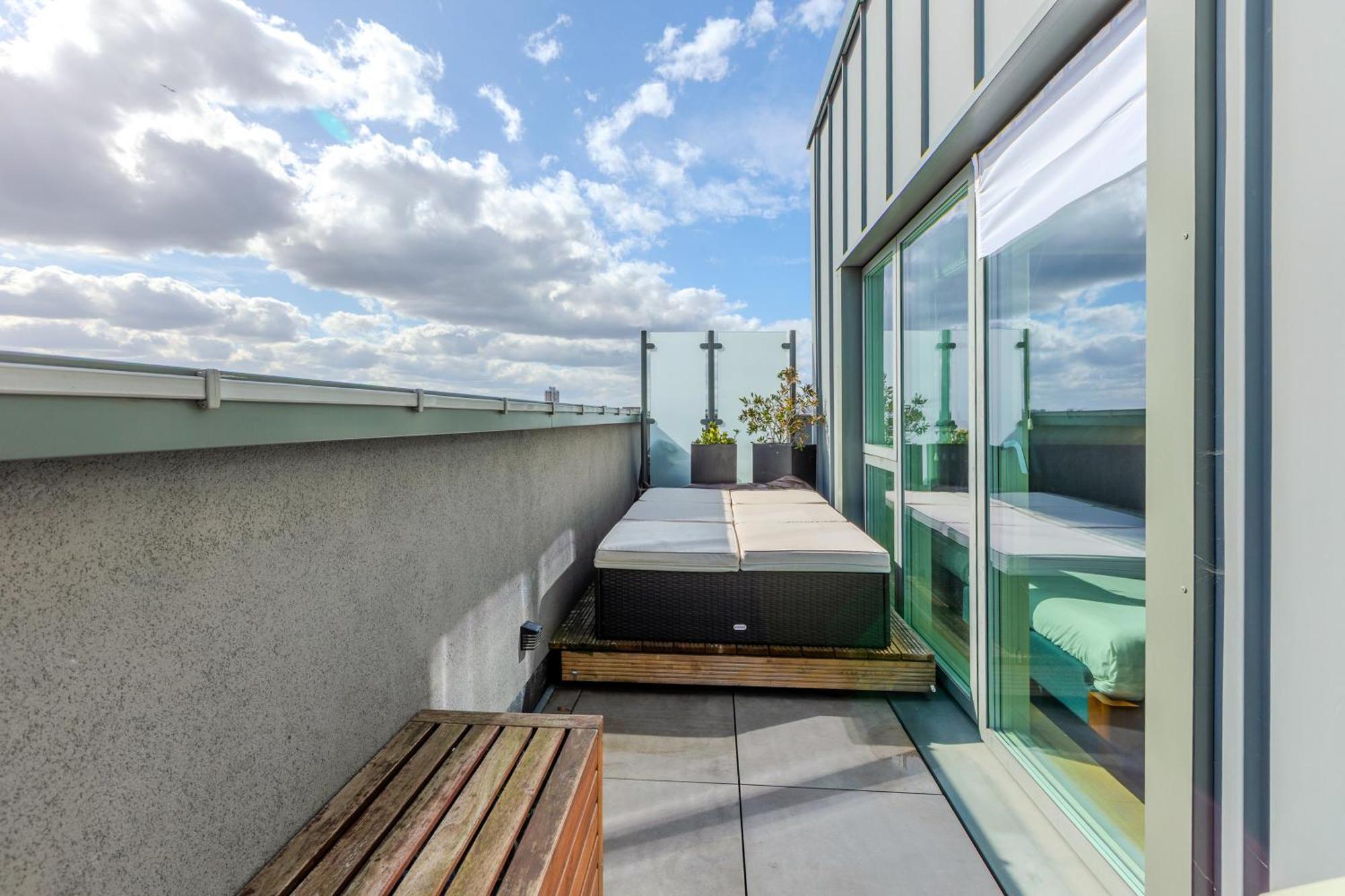 Apartment Magnificent New Cross 2br Penthouse With Balcony And Views